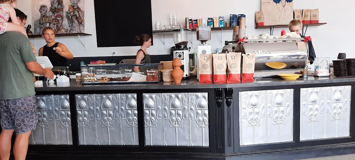 Vibe, Pinewood Corner Cafe