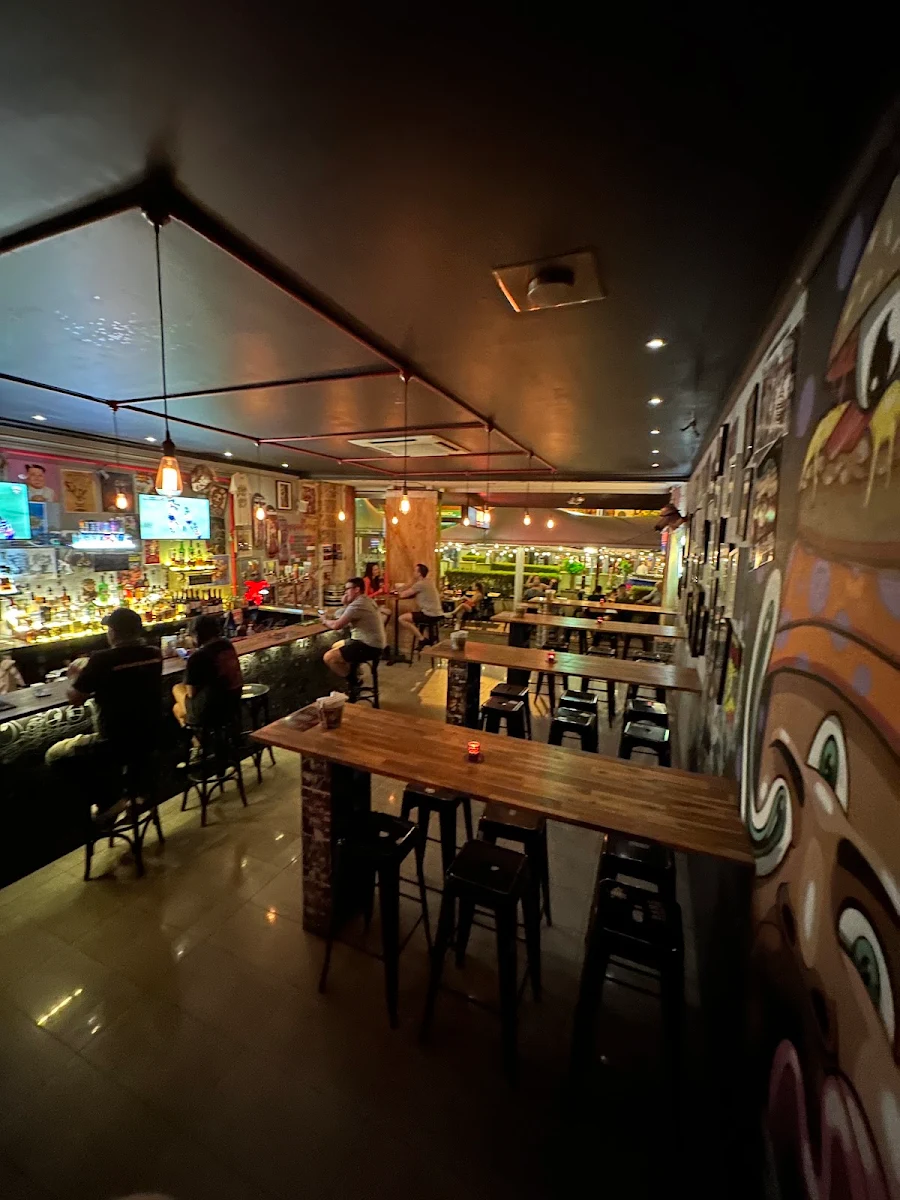 Vibe, Plan B Burgers & Booze
