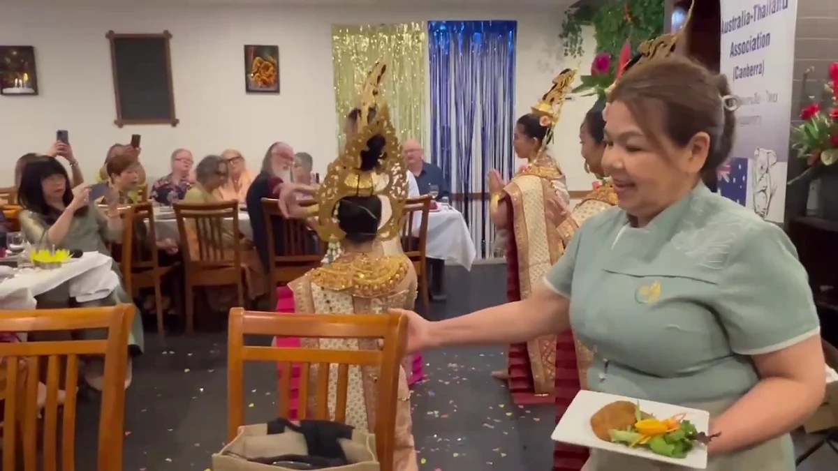 Vibe, Pad Thai Chisholm