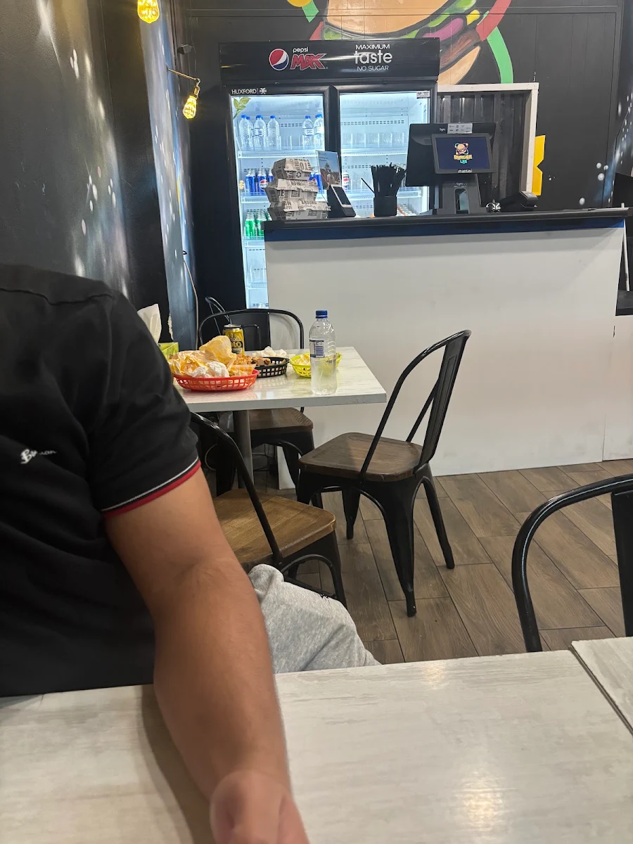 Vibe, Burger Lab