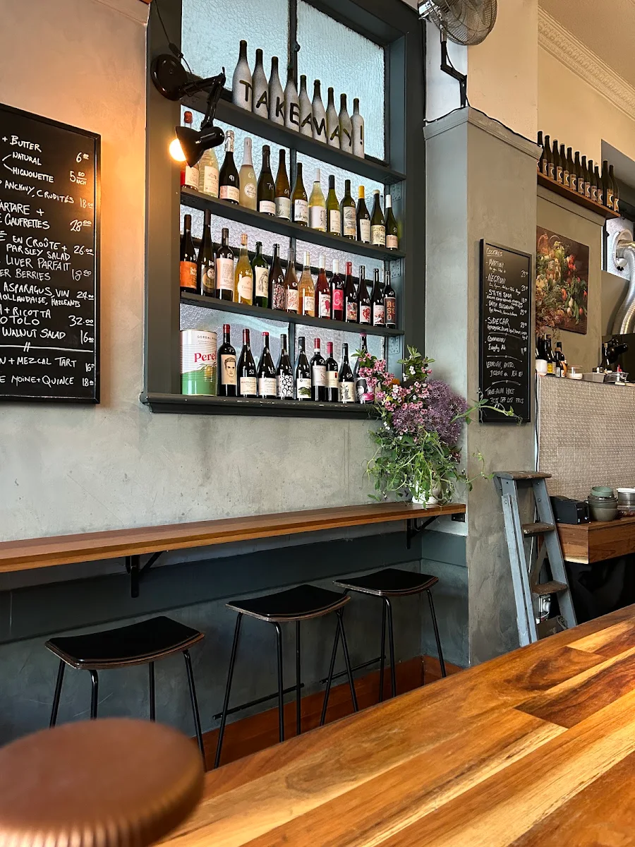 Vibe, Lucinda Wine Bar