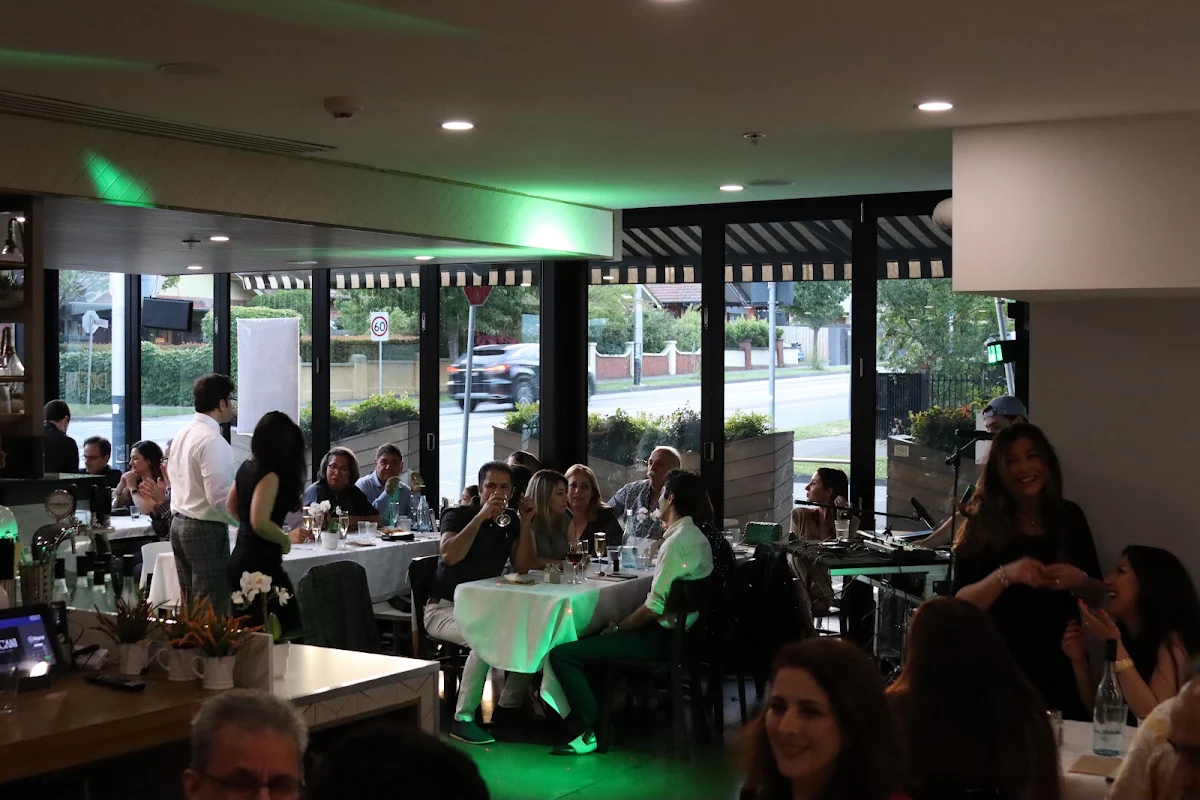 Vibe, MoMa Social Cafe