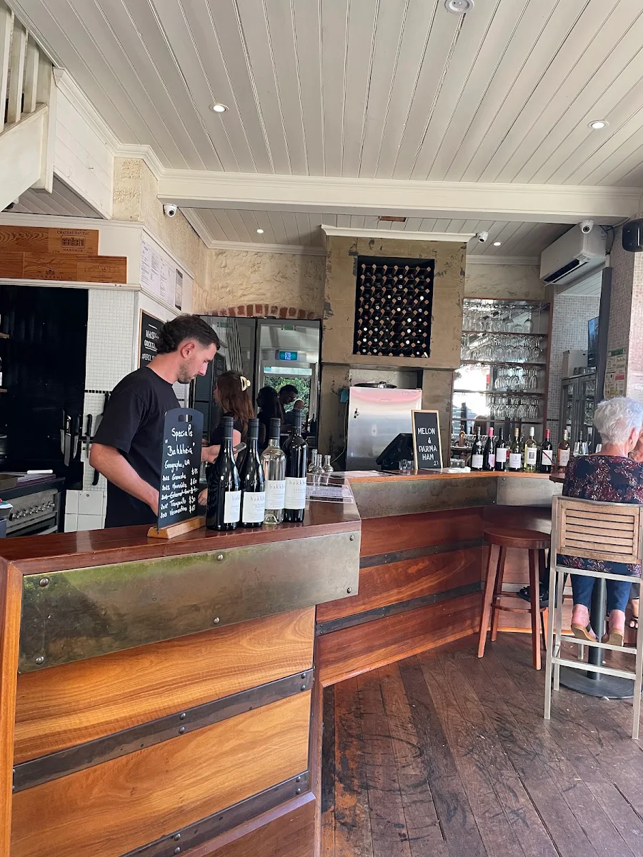 Vibe, Whisper Wine Bar