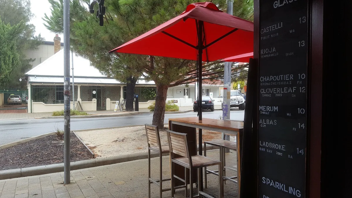 Vibe, Whisper Wine Bar