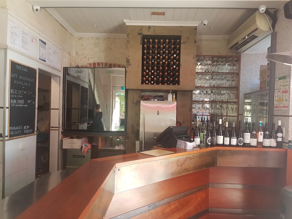 Vibe, Whisper Wine Bar