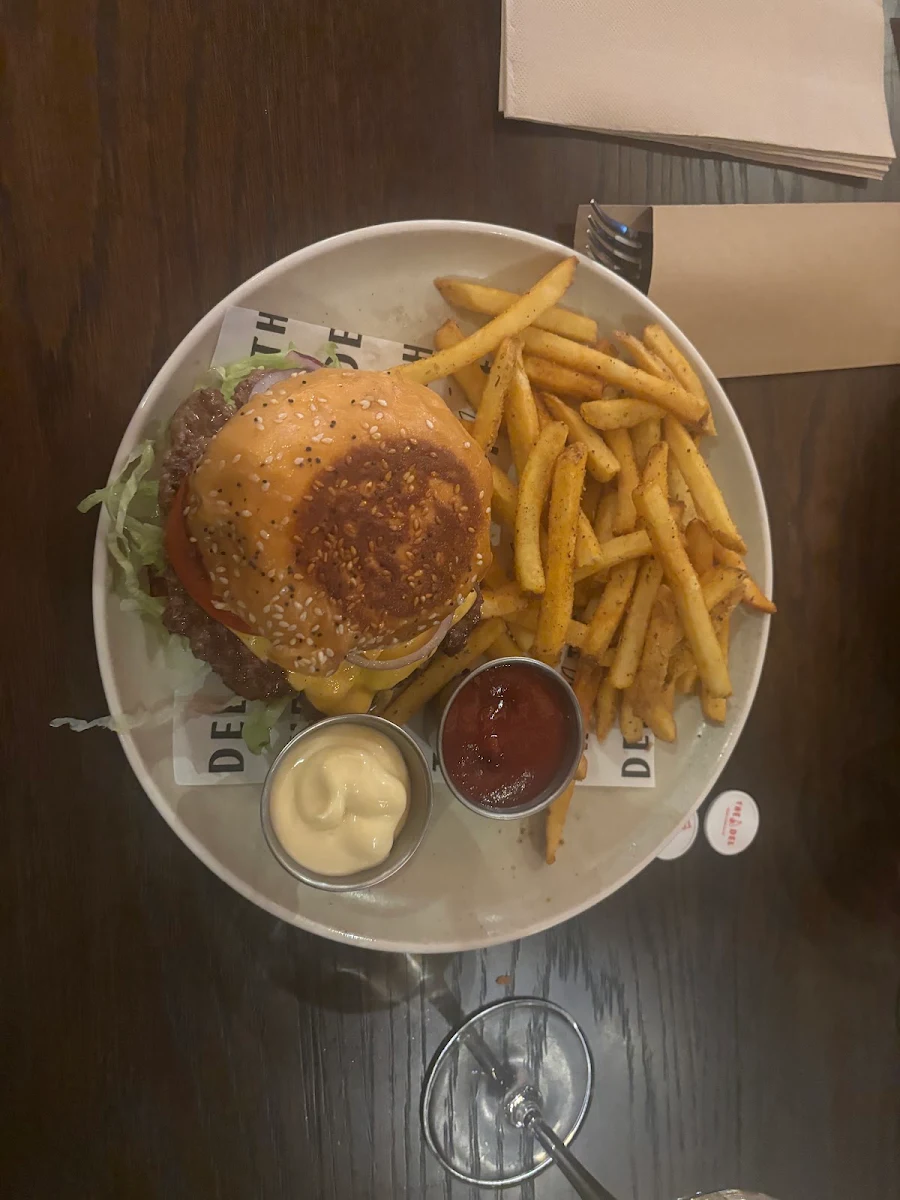 Food & drink, The Del Hotel & Pub