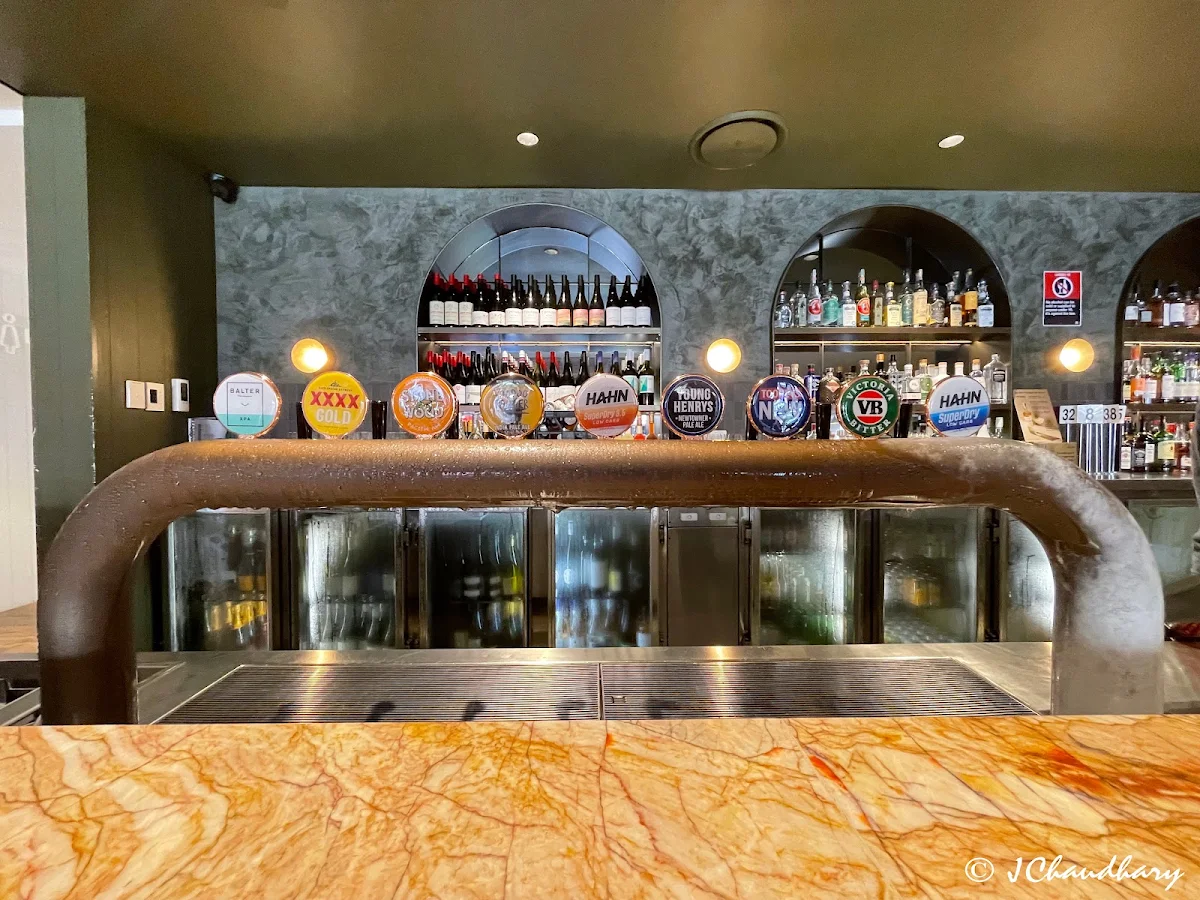 Vibe, The Del Hotel & Pub