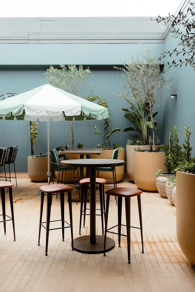 Vibe, The Del Hotel & Pub
