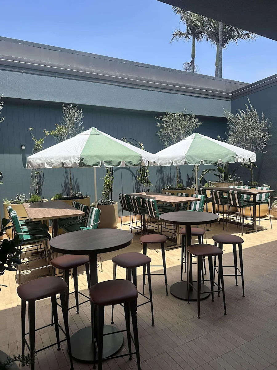 Vibe, The Del Hotel & Pub