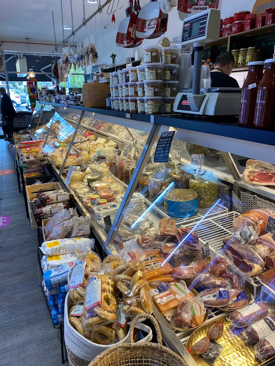 Vibe, The Don Deli