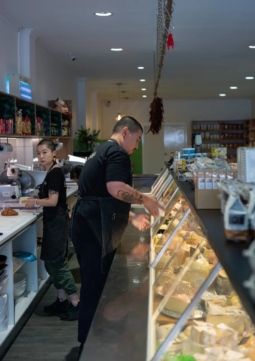Vibe, The Don Deli