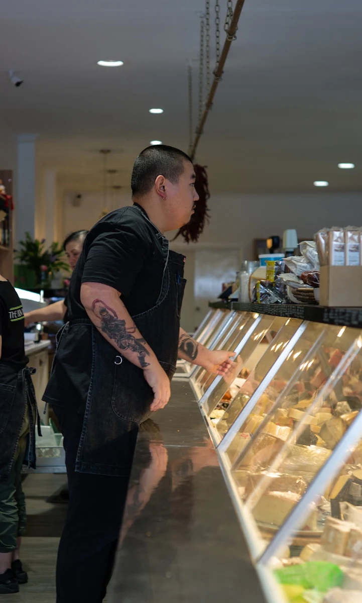 Vibe, The Don Deli