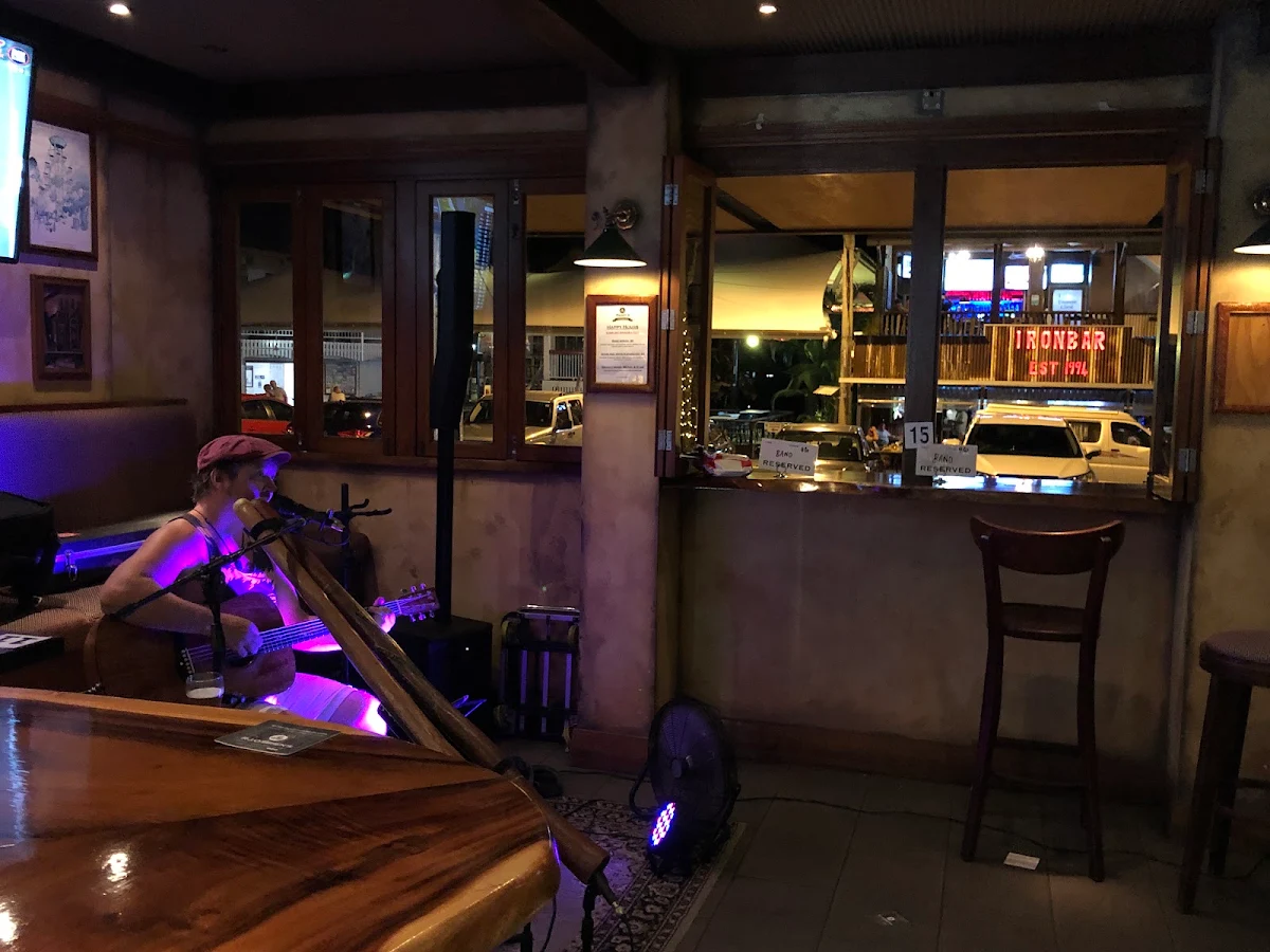 Vibe, Paddy's Irish Pub & Grill