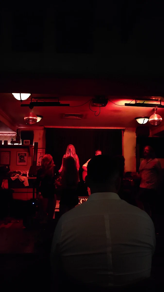 Vibe, Paddy's Irish Pub & Grill