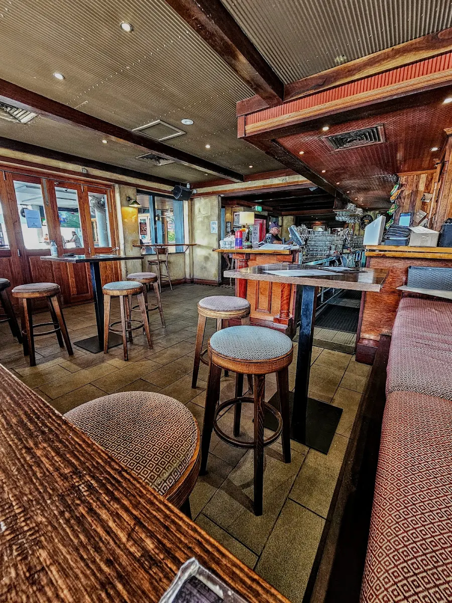 Vibe, Paddy's Irish Pub & Grill