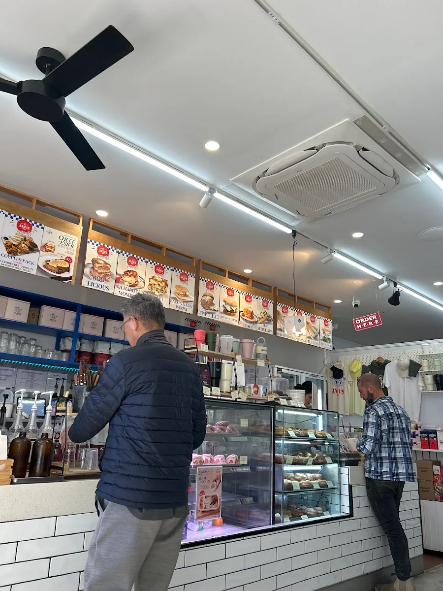 Vibe, Janus Deli Molendinar