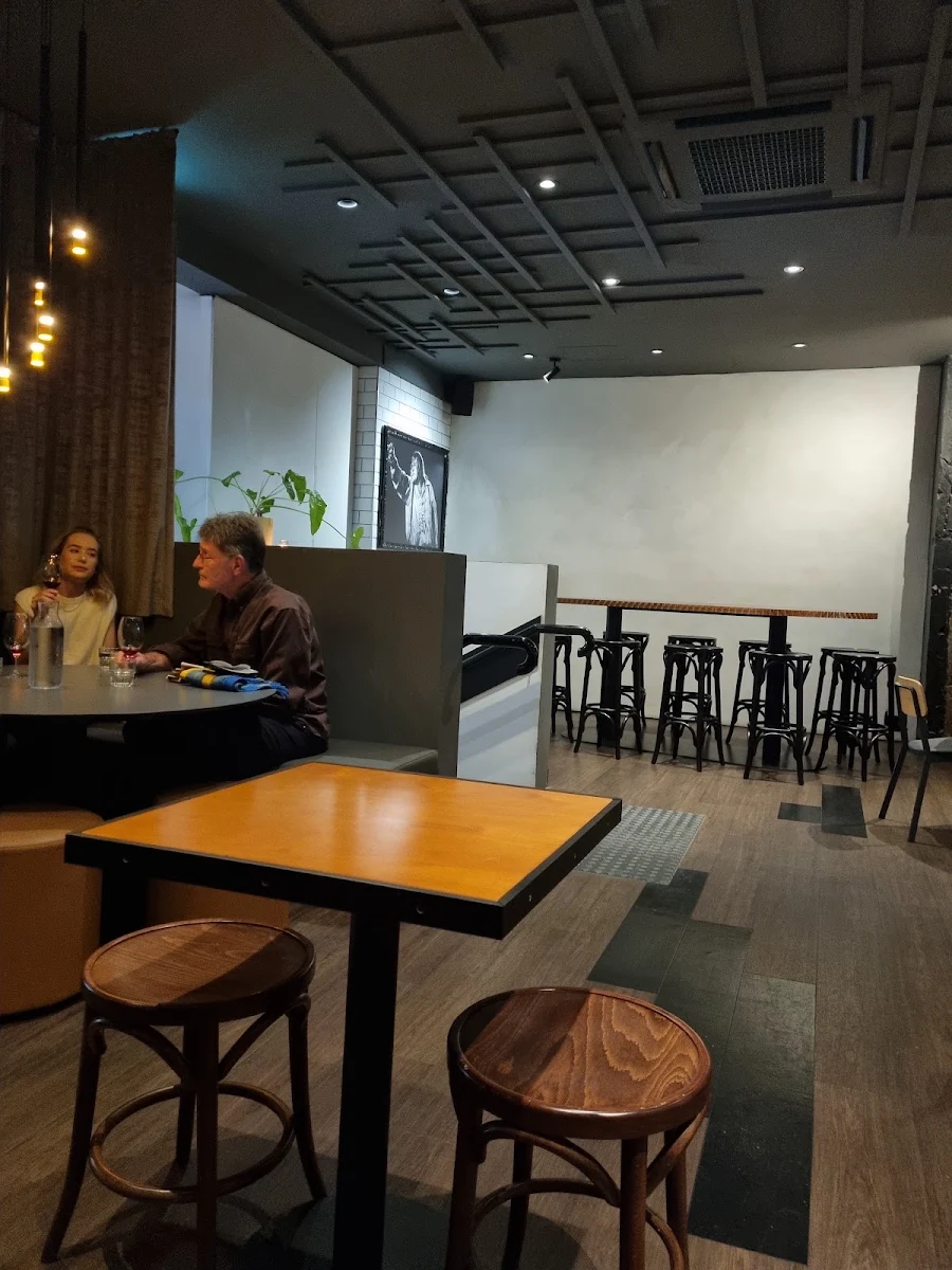 Vibe, Bar Rogue