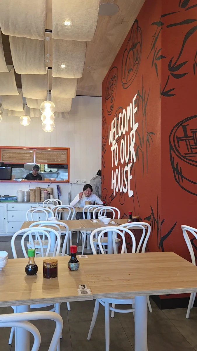 Vibe, Juicy Bao Bao Southlands 小笼煲 Southlands 店
