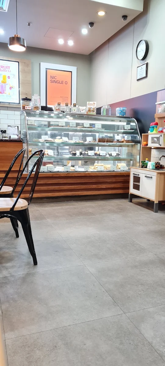 Vibe, Gloria Jean's Hills Super Centre