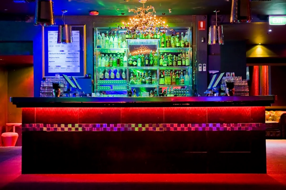 Vibe, Geisha Bar