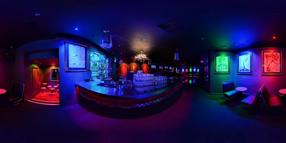 Vibe, Geisha Bar