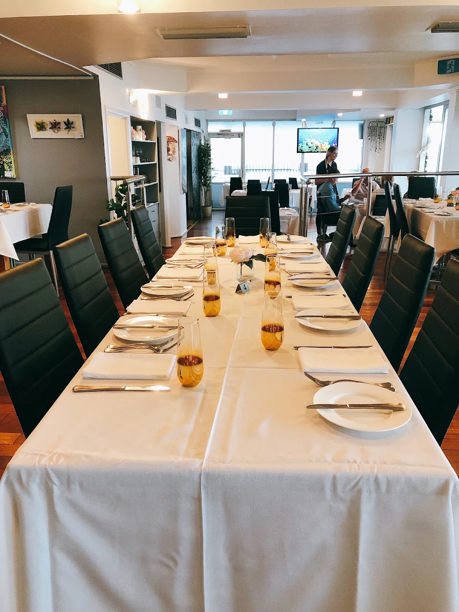 Vibe, Dimitris Mediterranean Restaurant