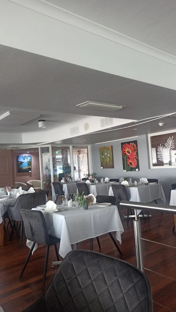Vibe, Dimitris Mediterranean Restaurant