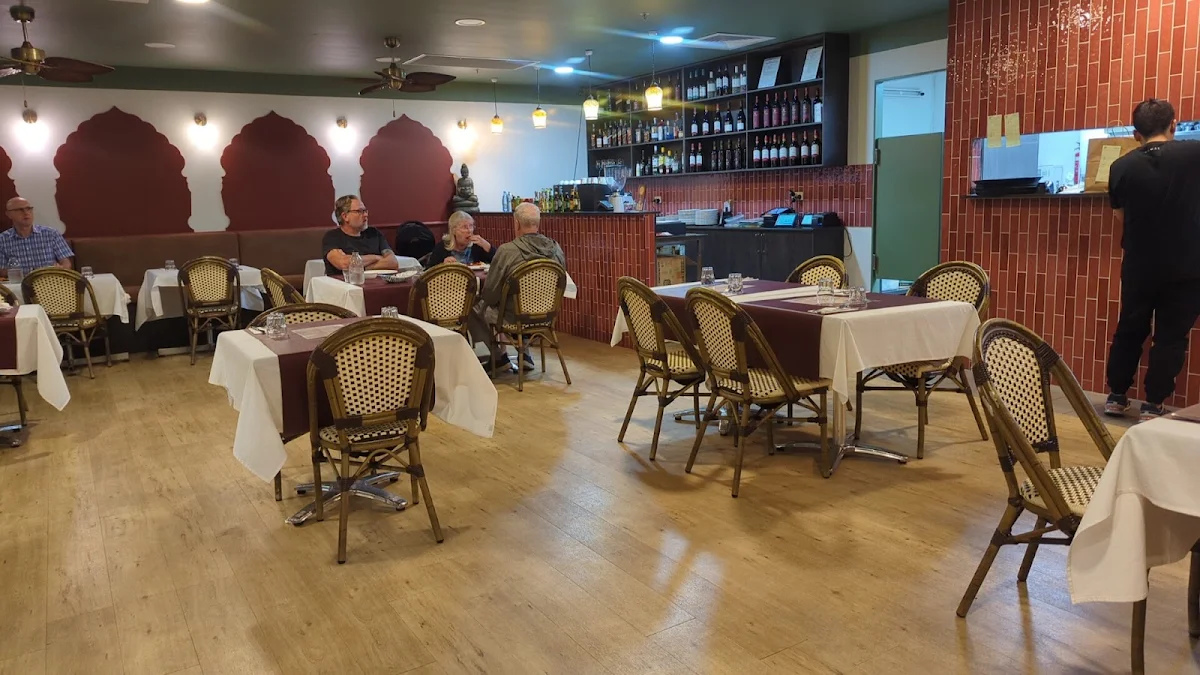 Vibe, Maple Indian Gourmet