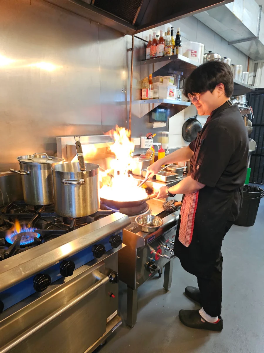 Vibe, Halalicious Thai