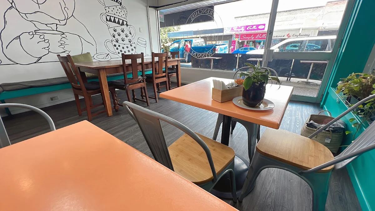 Vibe, Frenchies Cafe Wynnum