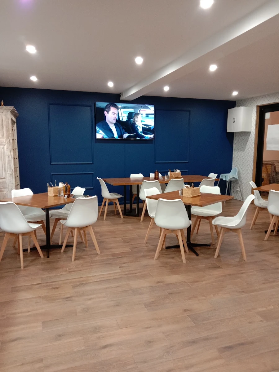 Vibe, The Golden Goose Bar & Pizzeria