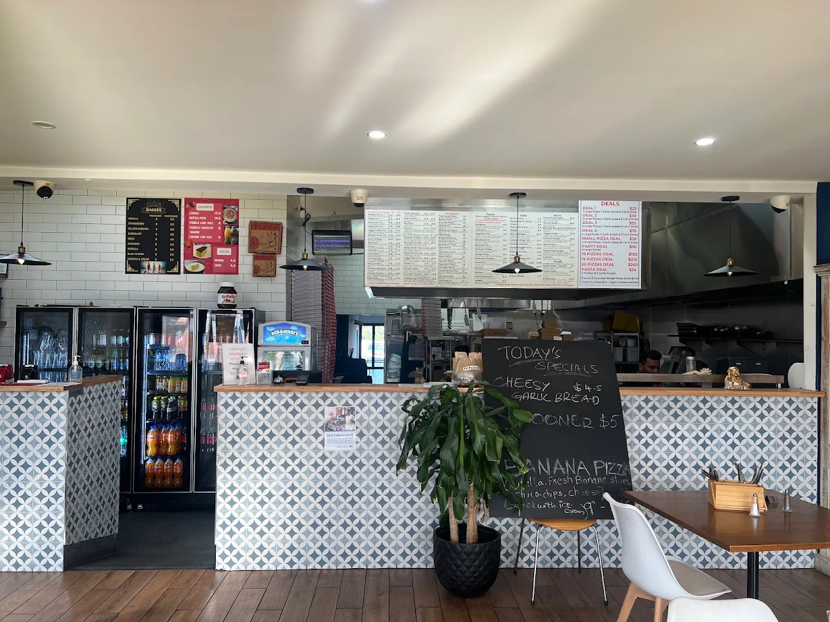 Vibe, The Golden Goose Bar & Pizzeria