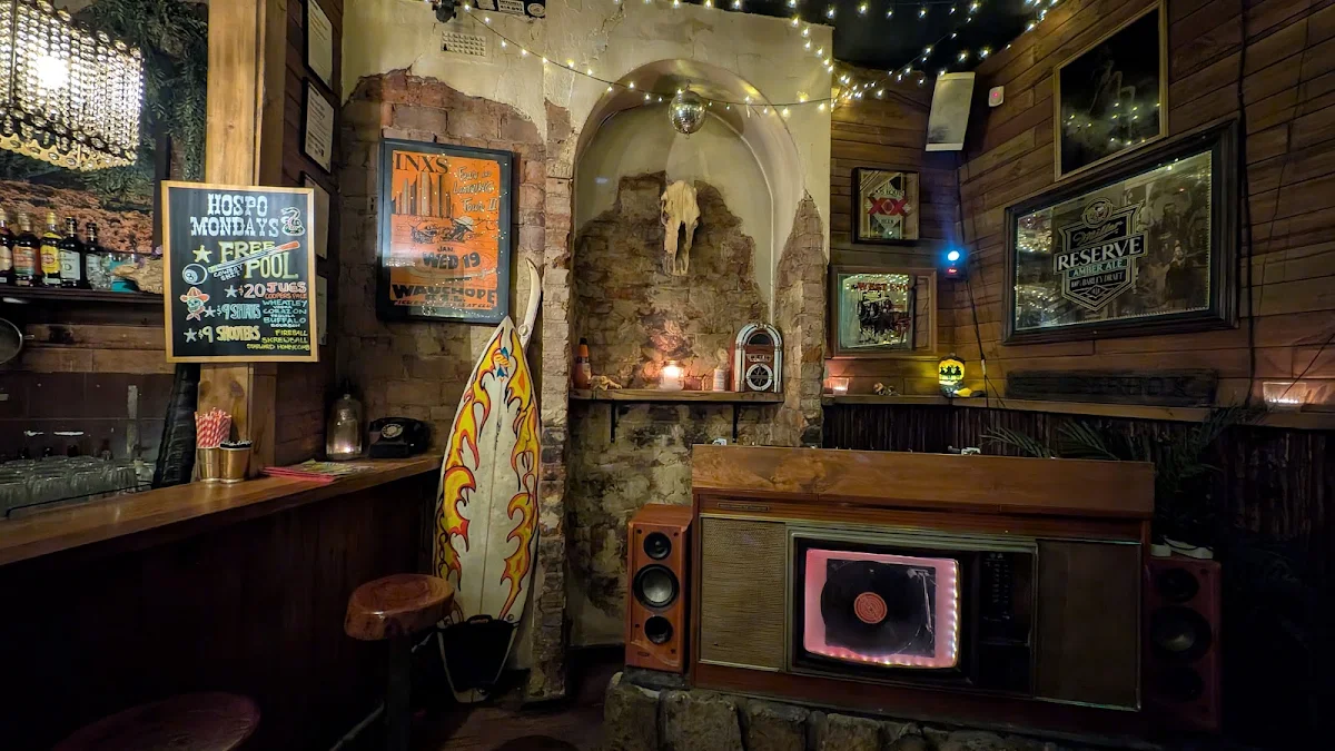 Vibe, Leonards House of Love