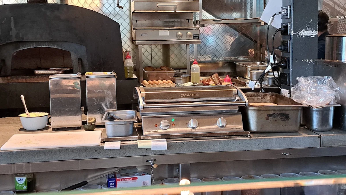 Vibe, Kitchen by Mike Express