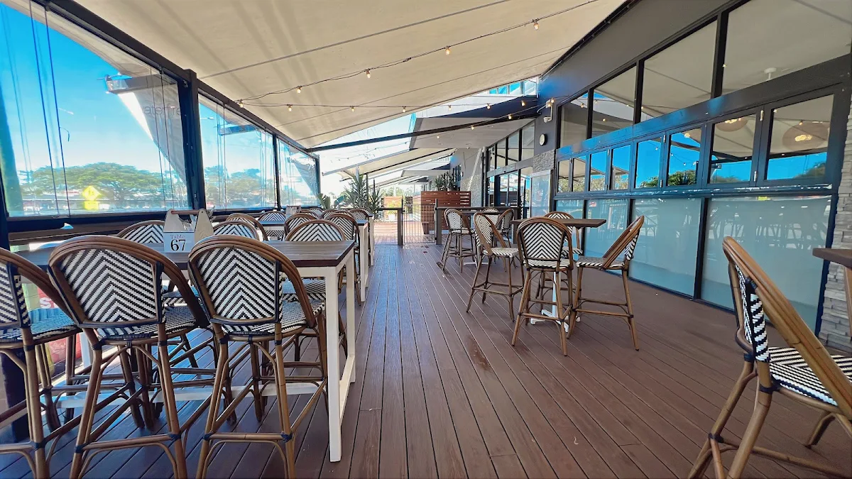 Vibe, The Boathouse Tavern