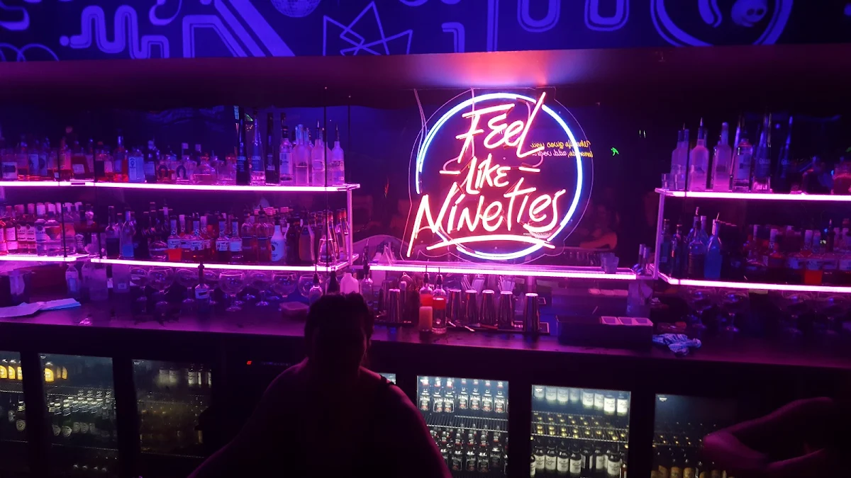 Vibe, Retro's Surfers Paradise