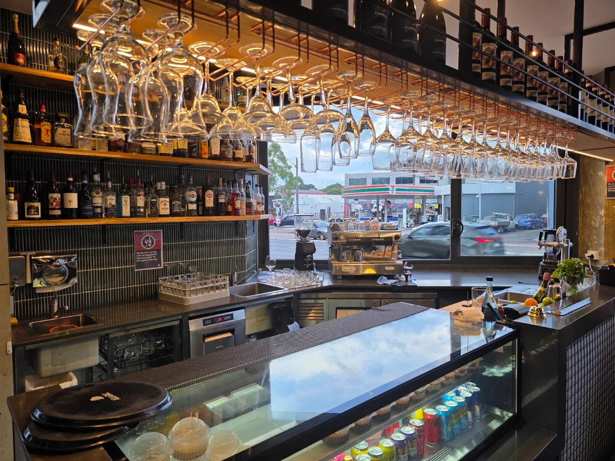 Vibe, Frank's Pizza Bar Restaurant