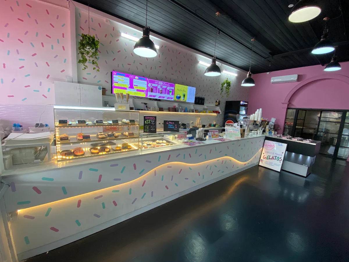 Vibe, Alonso's Donuts