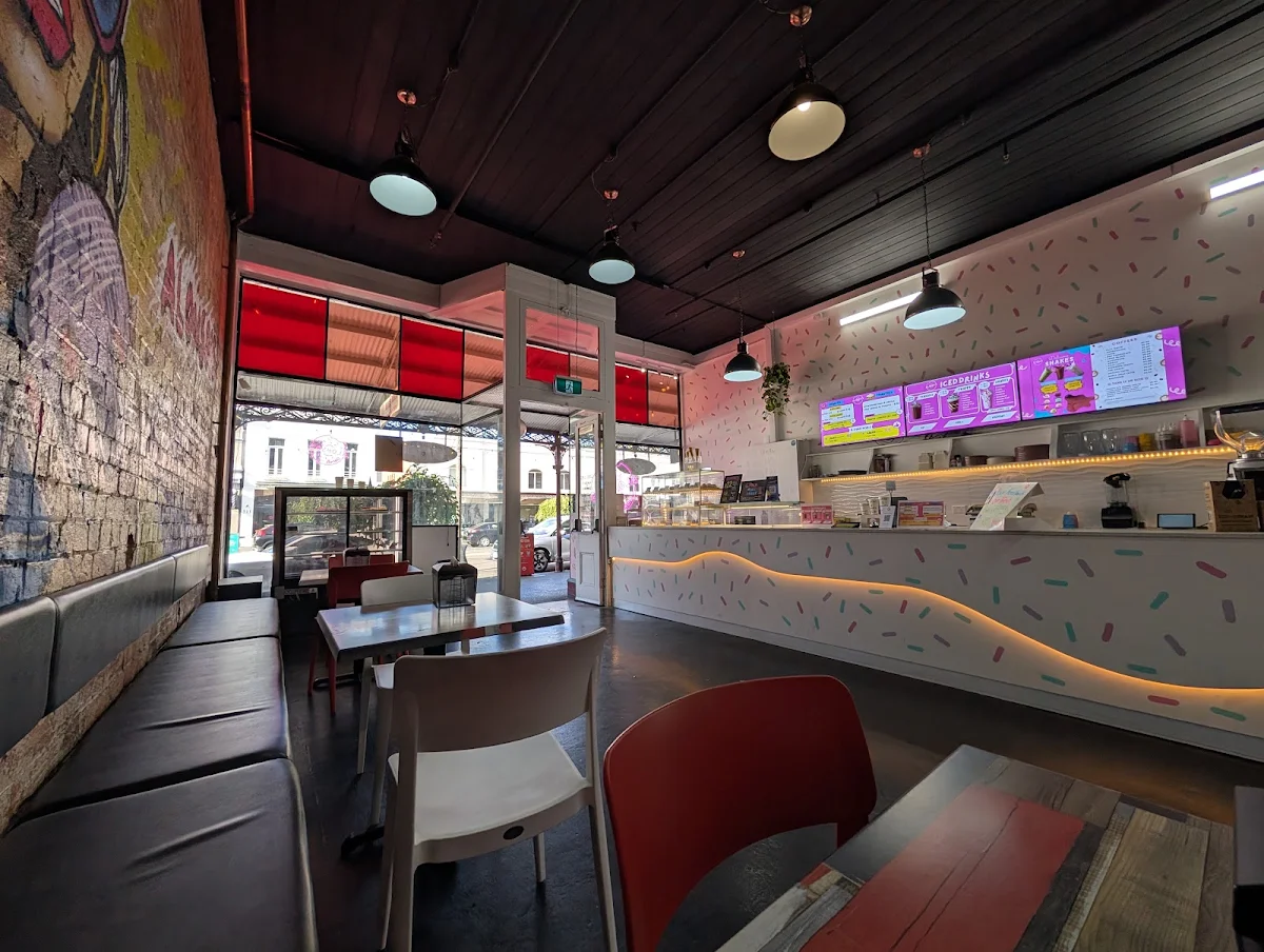 Vibe, Alonso's Donuts