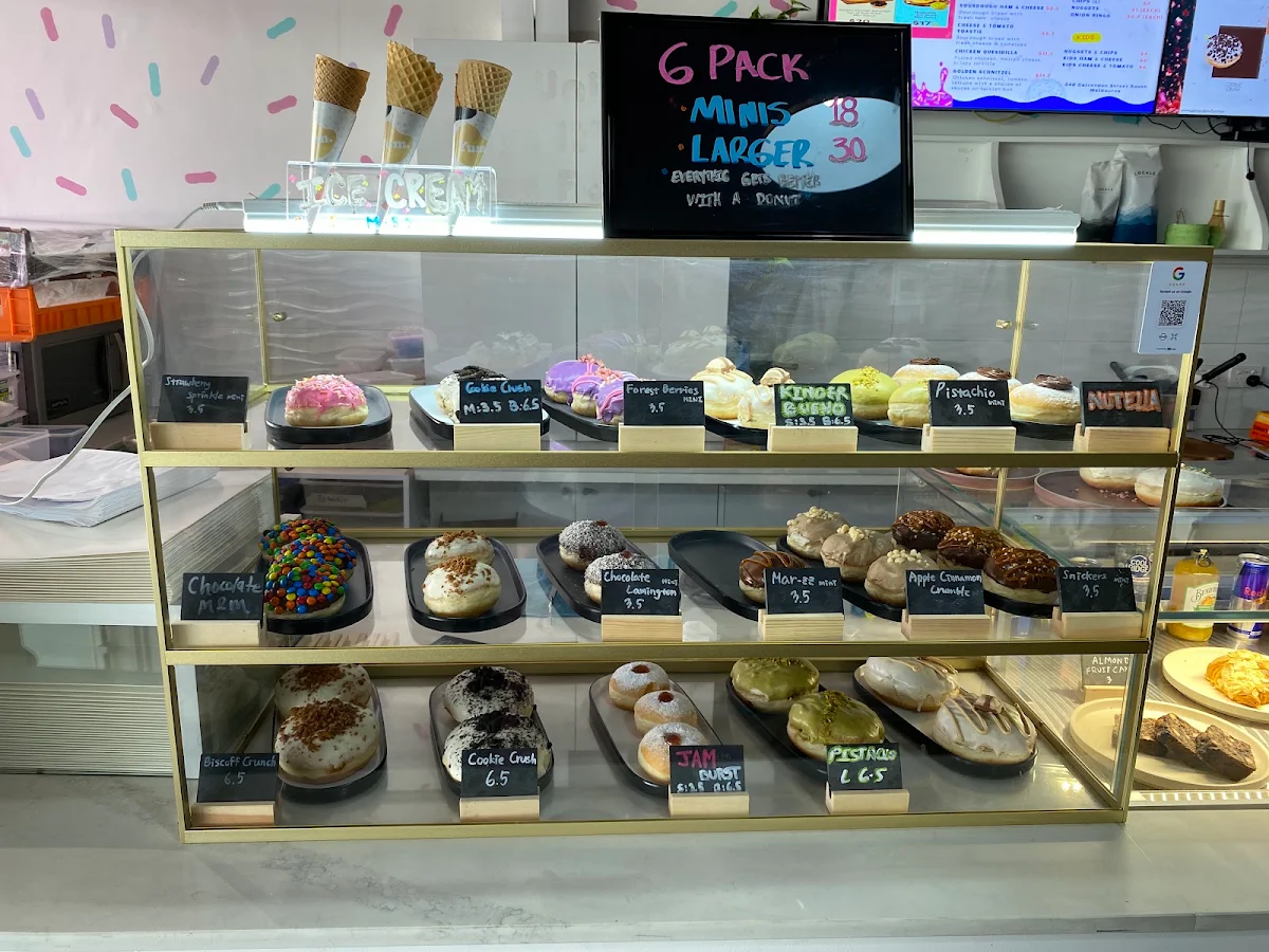 Vibe, Alonso's Donuts
