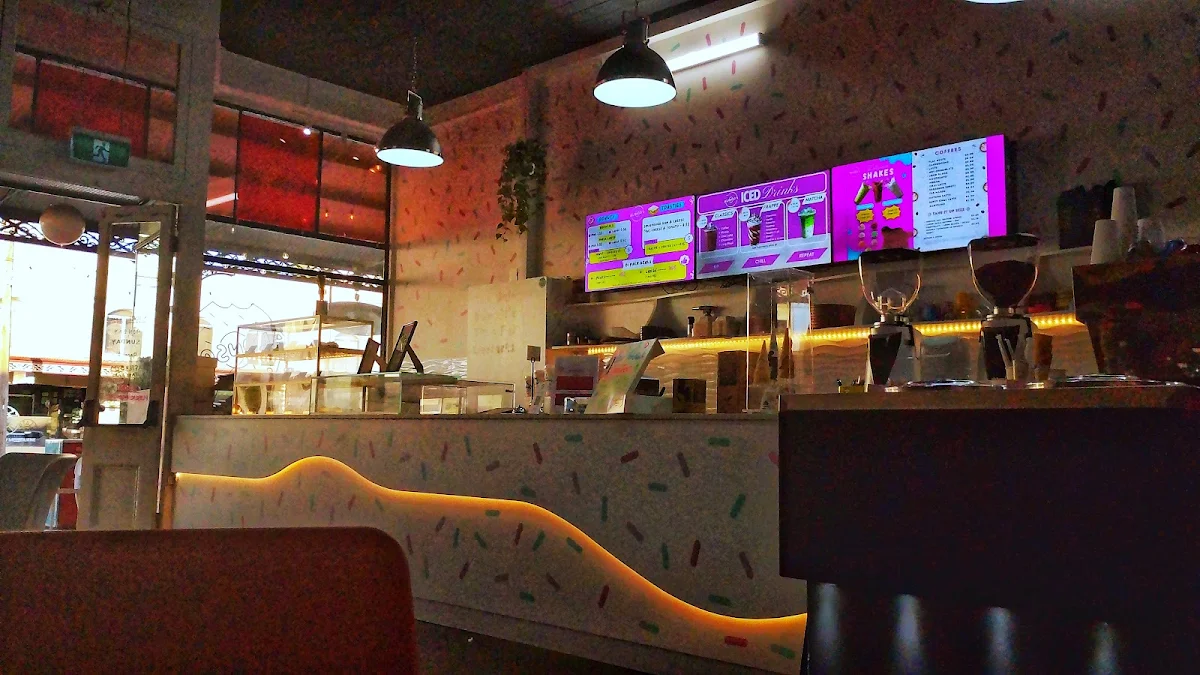 Vibe, Alonso's Donuts