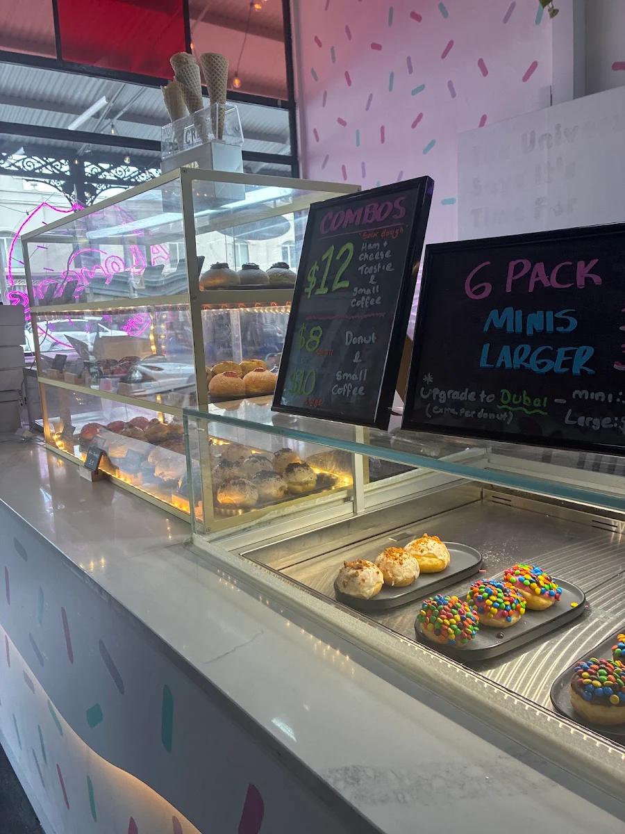 Vibe, Alonso's Donuts