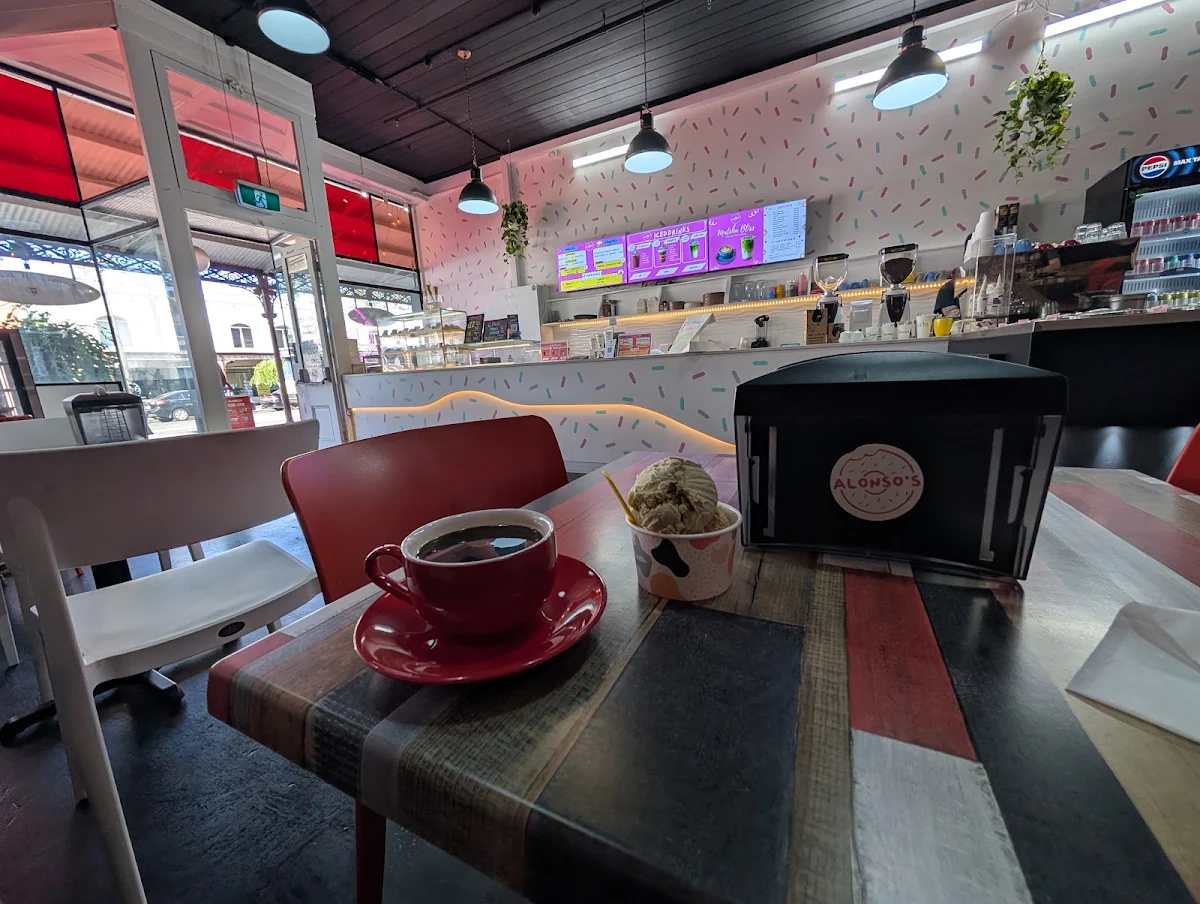 Vibe, Alonso's Donuts