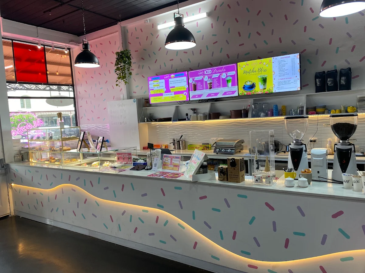 Vibe, Alonso's Donuts