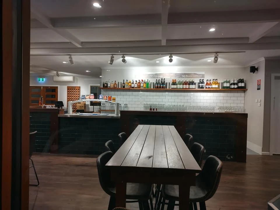 Vibe, Lucknow Tavern