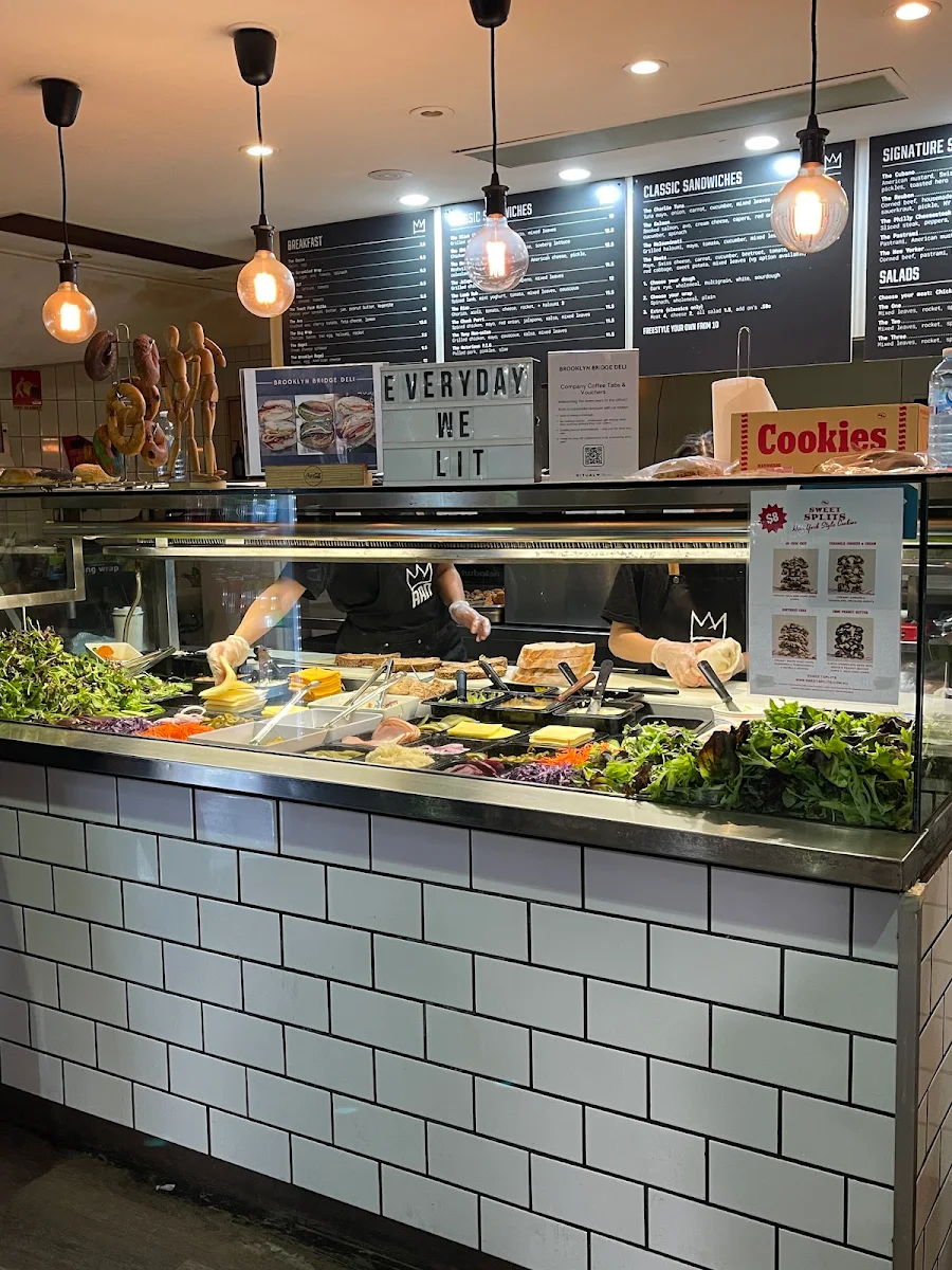 Vibe, Brooklyn Bridge Deli