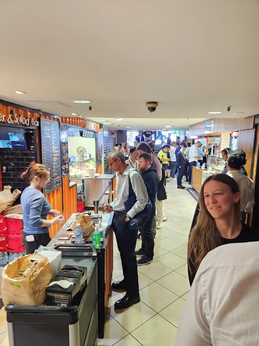 Vibe, Brooklyn Bridge Deli