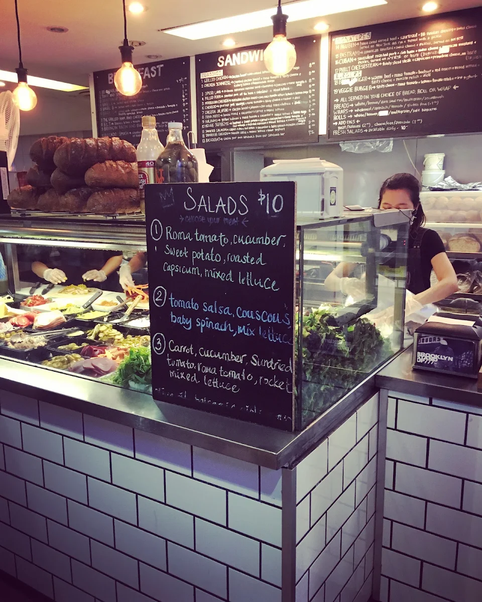 Vibe, Brooklyn Bridge Deli