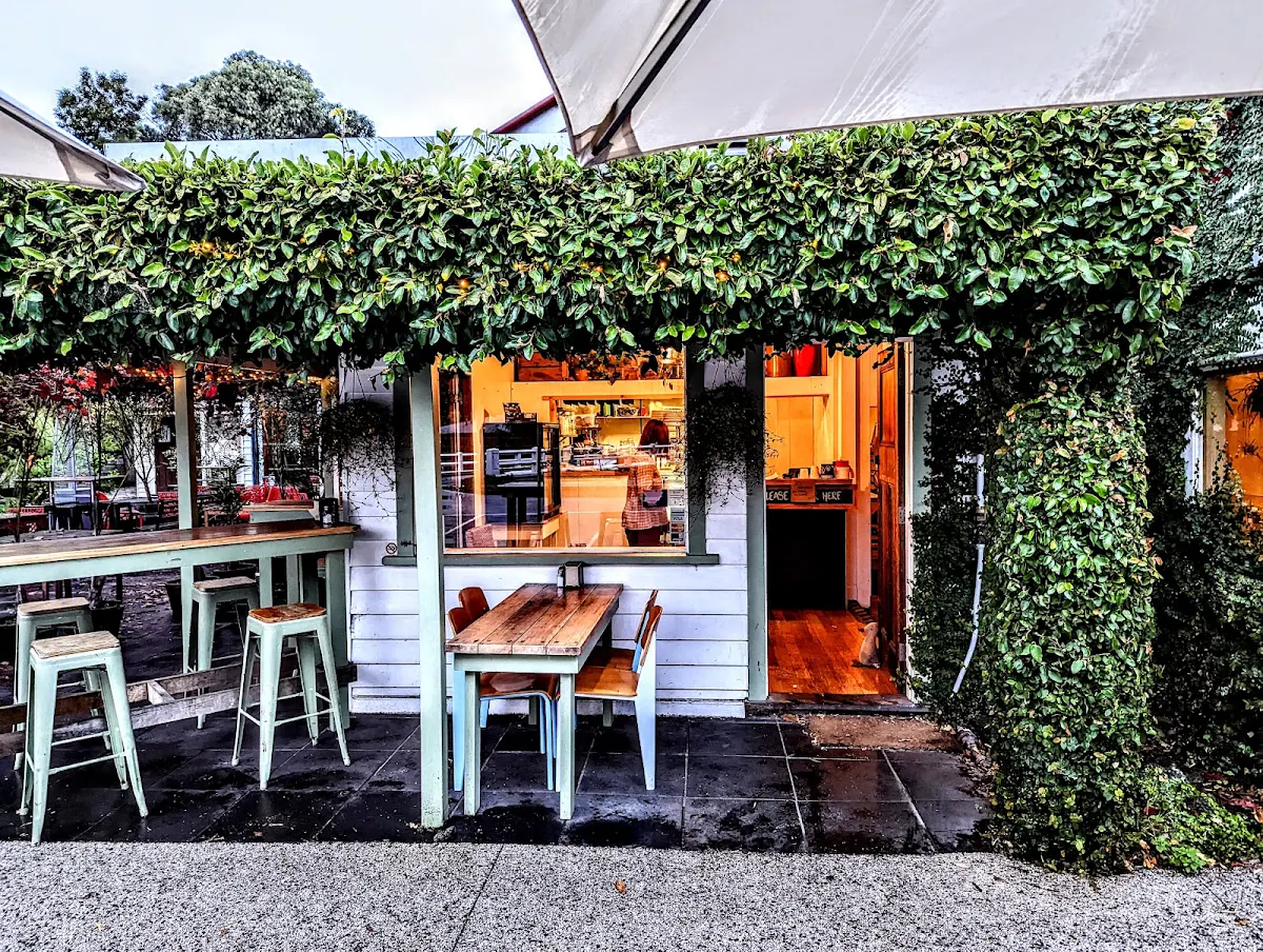 Vibe, Riverbank Cafe
