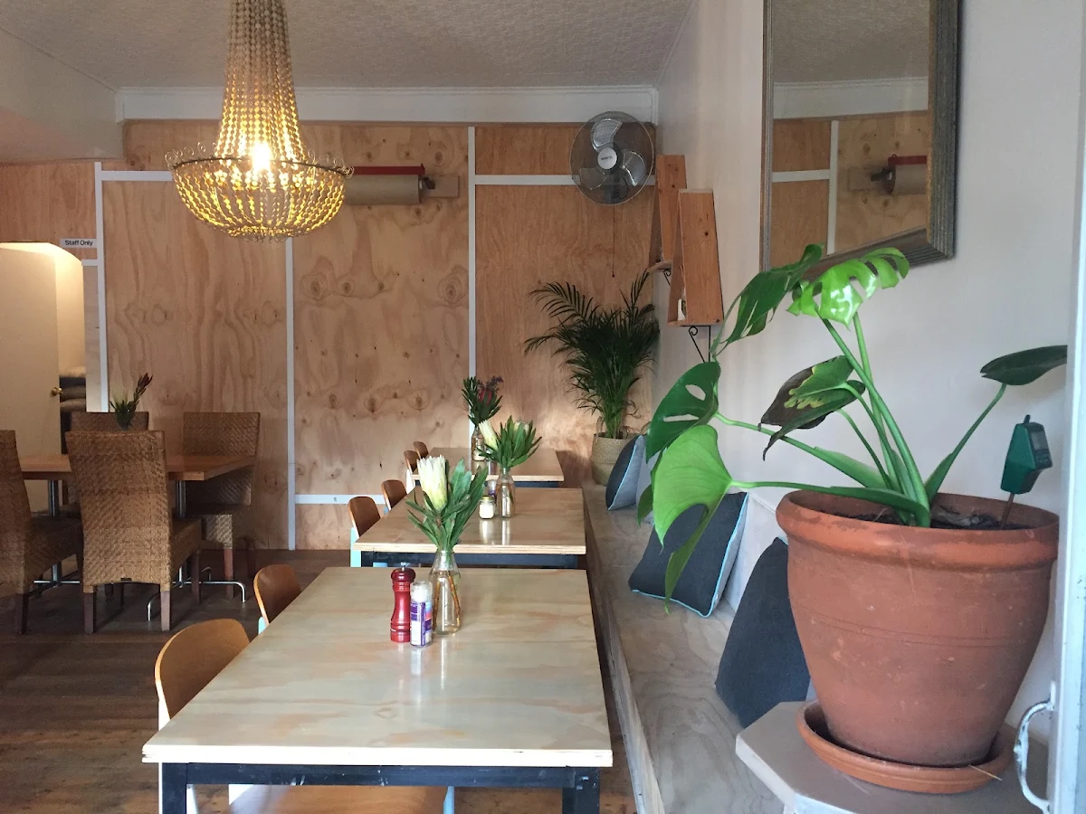 Vibe, Riverbank Cafe